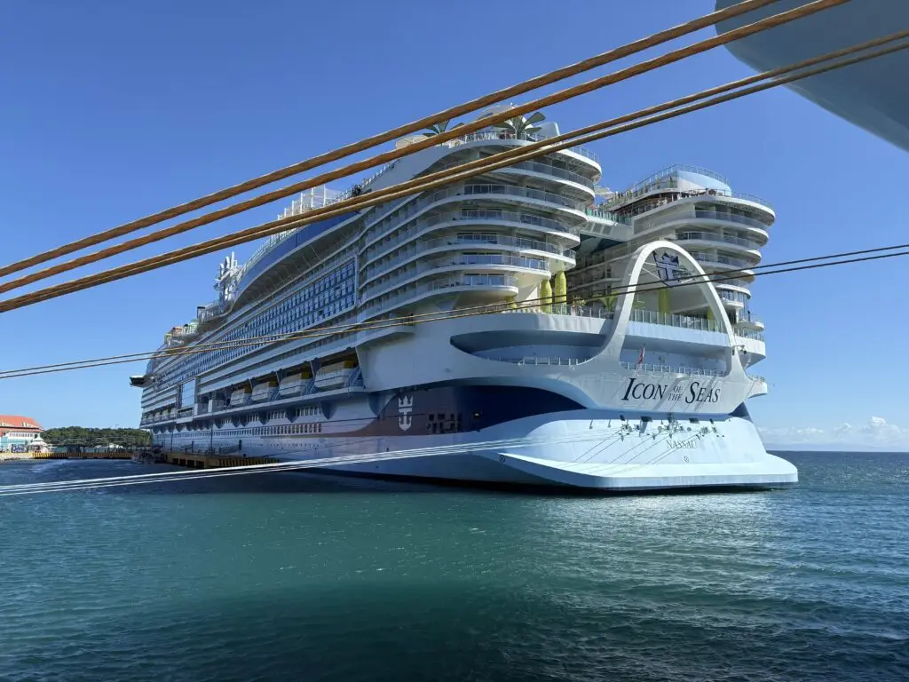 Royal Caribbean Icon of the Seas docked in Roatan